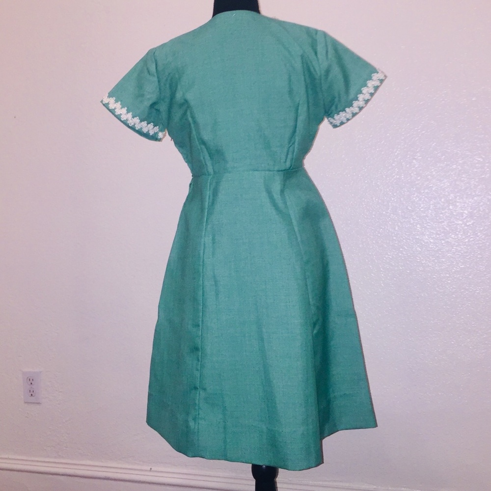 Vintage 60's Custom-made green dress with beaded decorative trim - Picture 11 of 11